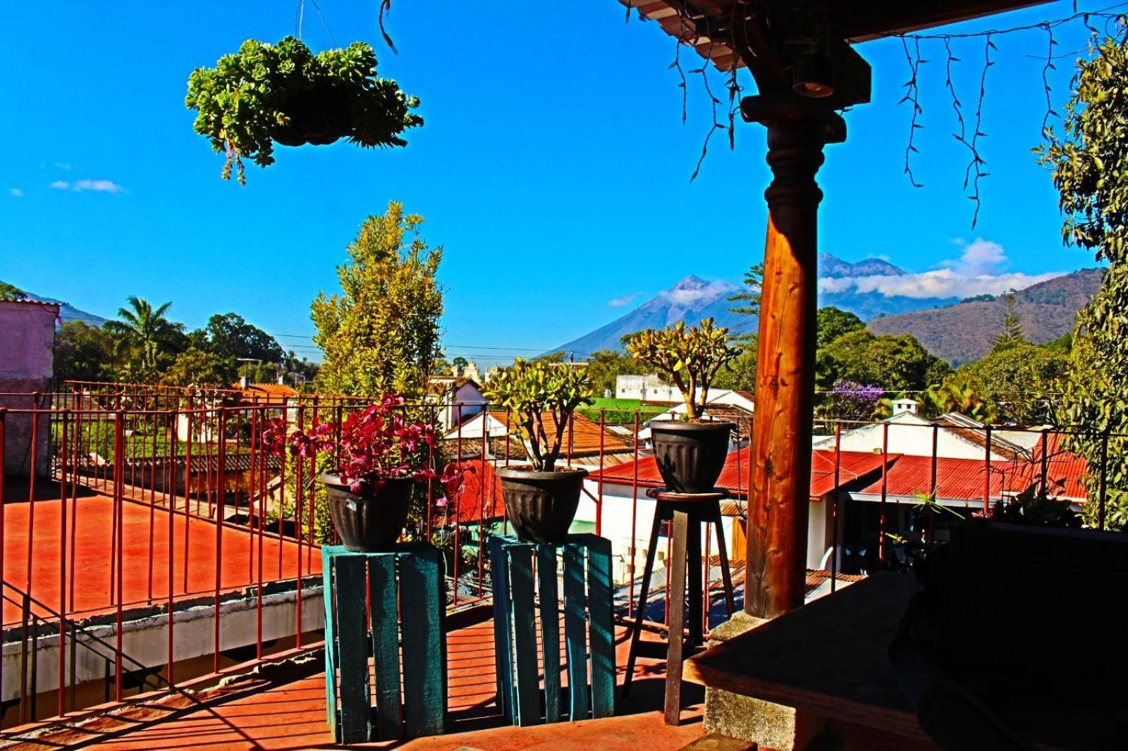 Hotel Rholyn Pura Vida !! Antigua Exterior foto